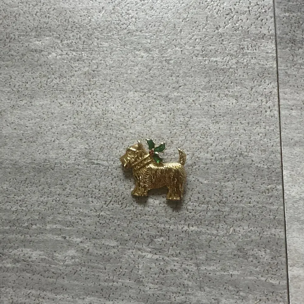 Vtg Scotty Dog with Holly Leaf Collar Gold Tone Rhinestone Brooch Pin